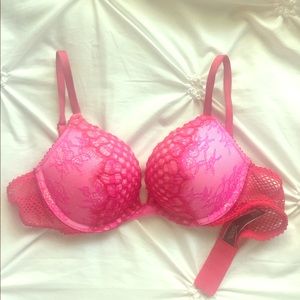Victoria’s Secret lace bombshell push-up bra